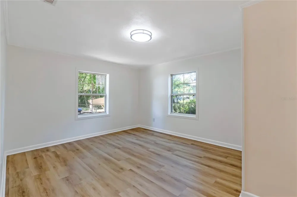 305 S ROSSITER STREET Mount Dora, FL 32757