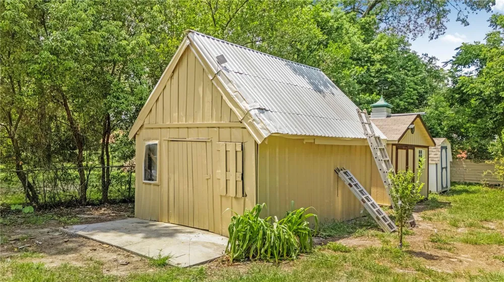 305 S ROSSITER STREET Mount Dora, FL 32757