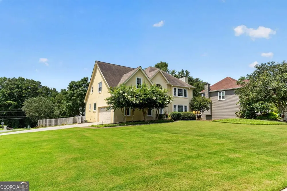 3607 Tree View DR Snellville, GA 30078