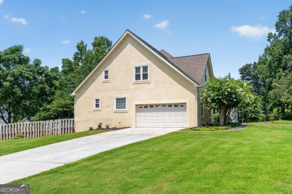 3607 Tree View DR Snellville, GA 30078