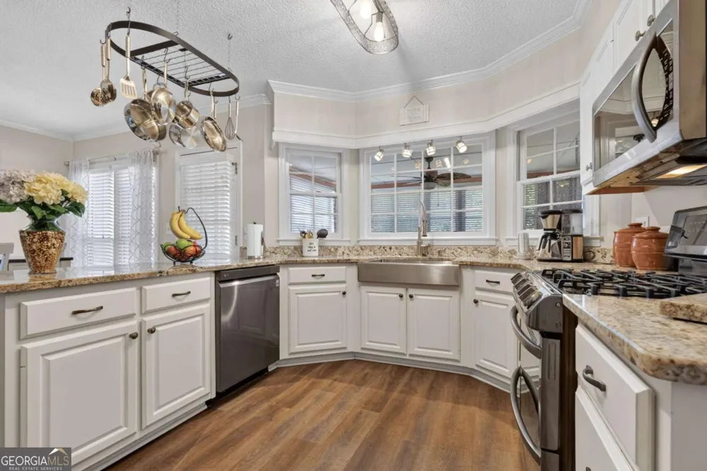 3607 Tree View DR Snellville, GA 30078