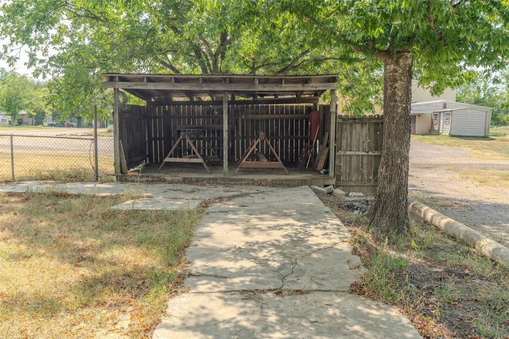 103 W Lide Street Talco, TX 75487