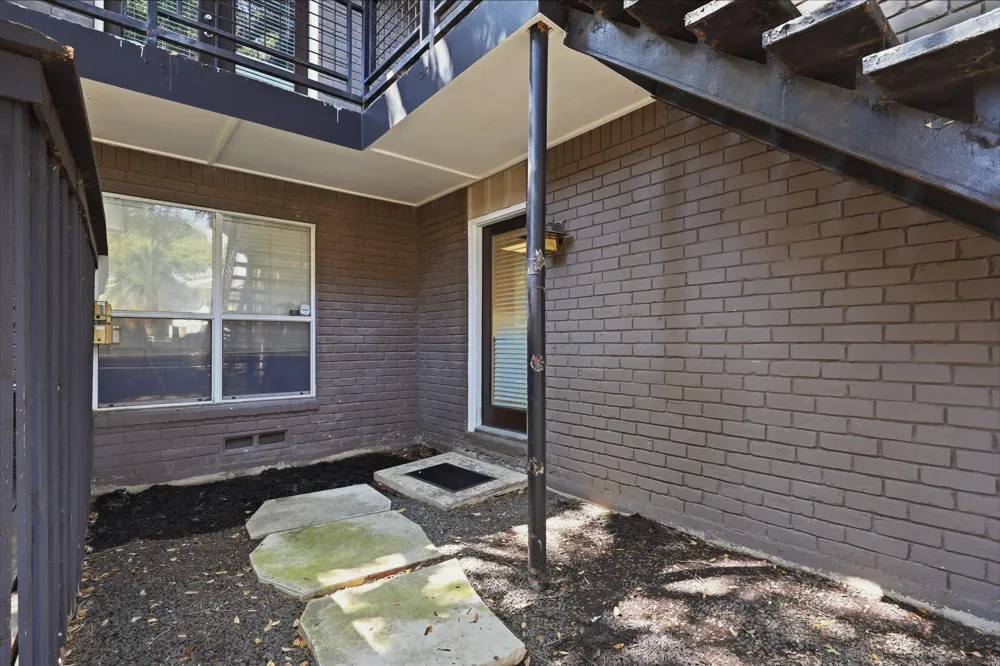 10207 Regal Oaks Drive #109 Dallas, TX 75230