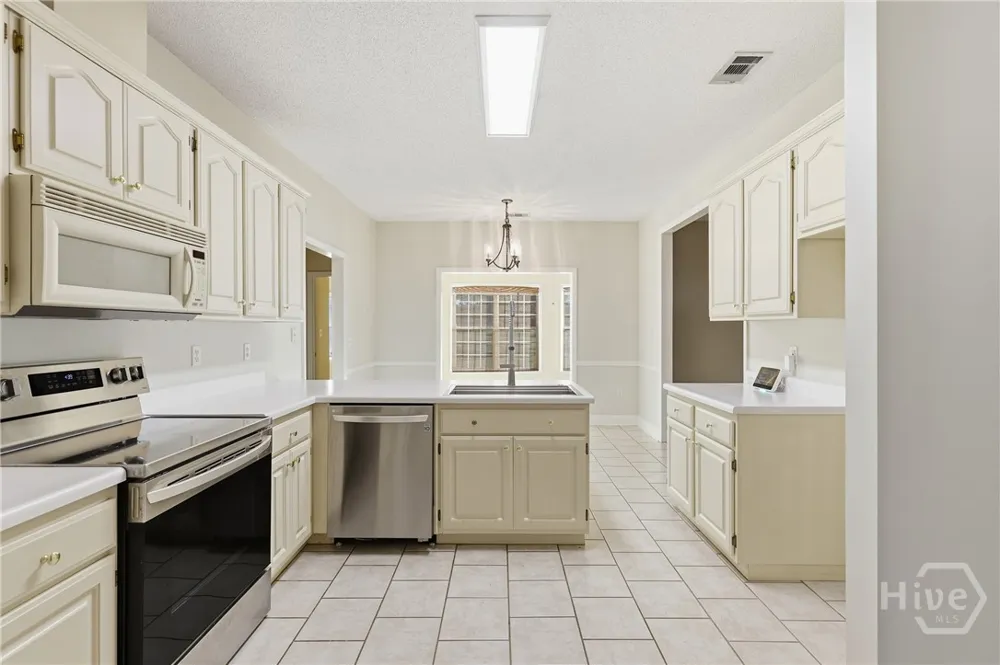 38 Westhampton Drive Ellabell, GA 31308