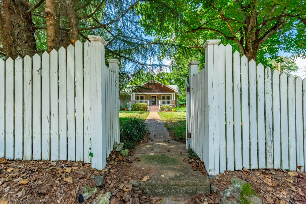 1125 S Crest Road Rossville, GA 30741