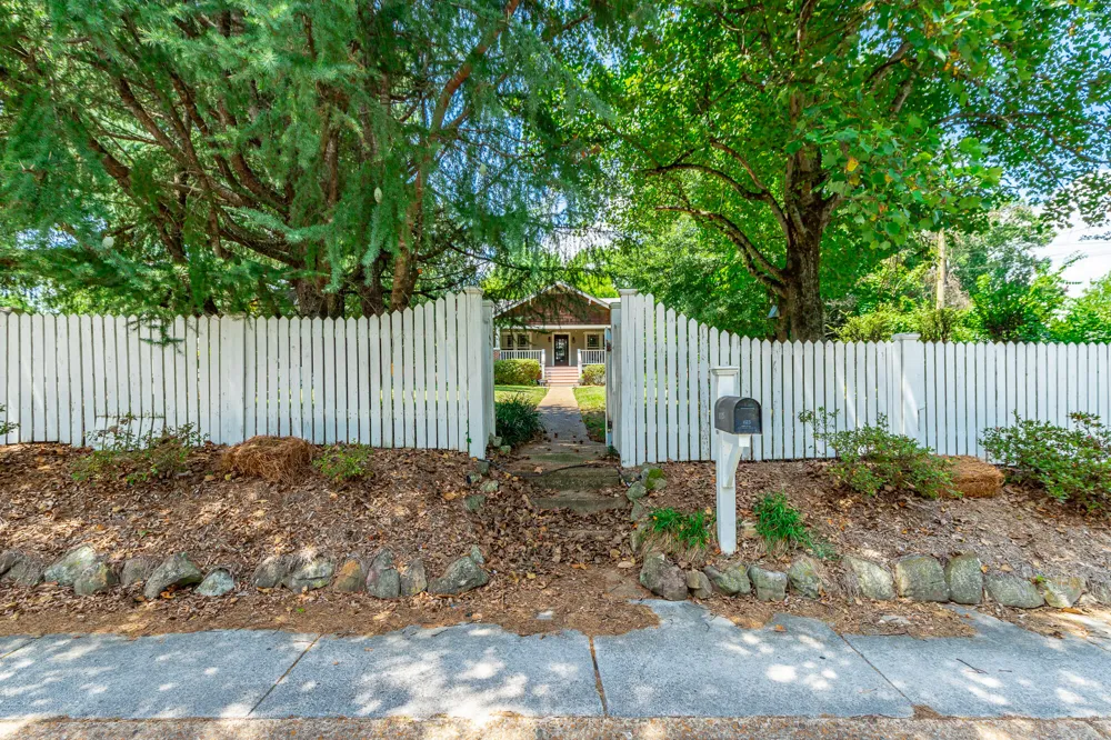 1125 S Crest Road Rossville, GA 30741