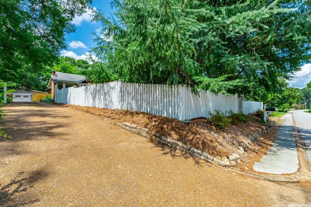 1125 S Crest Road Rossville, GA 30741