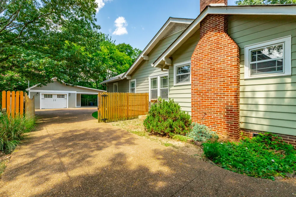 1125 S Crest Road Rossville, GA 30741
