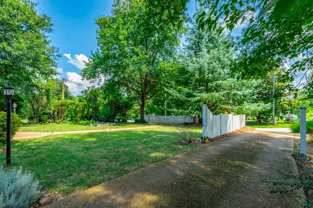 1125 S Crest Road Rossville, GA 30741