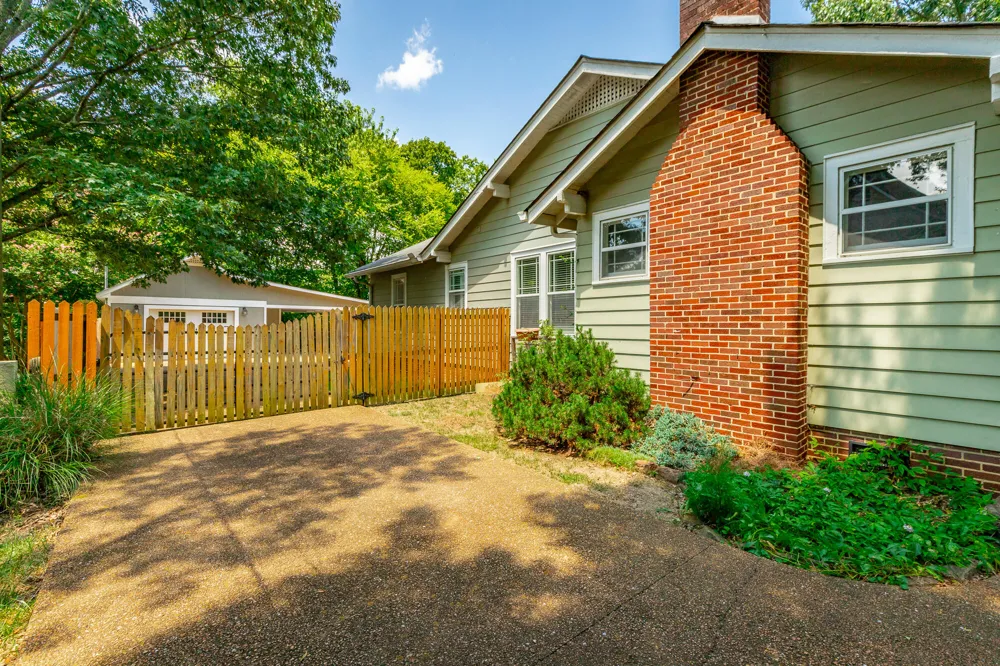 1125 S Crest Road Rossville, GA 30741
