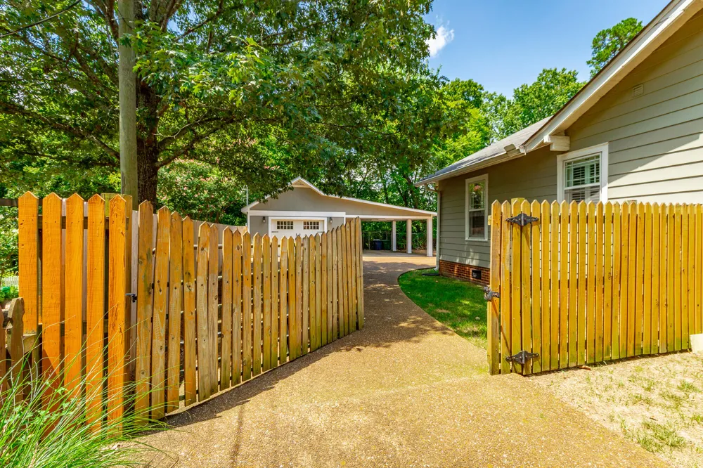 1125 S Crest Road Rossville, GA 30741