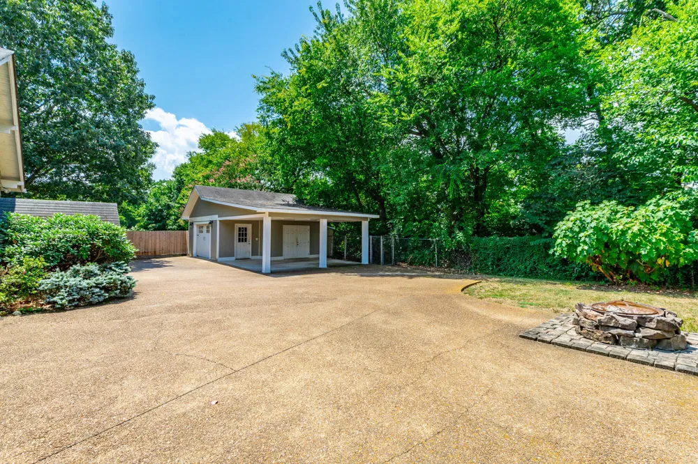 1125 S Crest Road Rossville, GA 30741