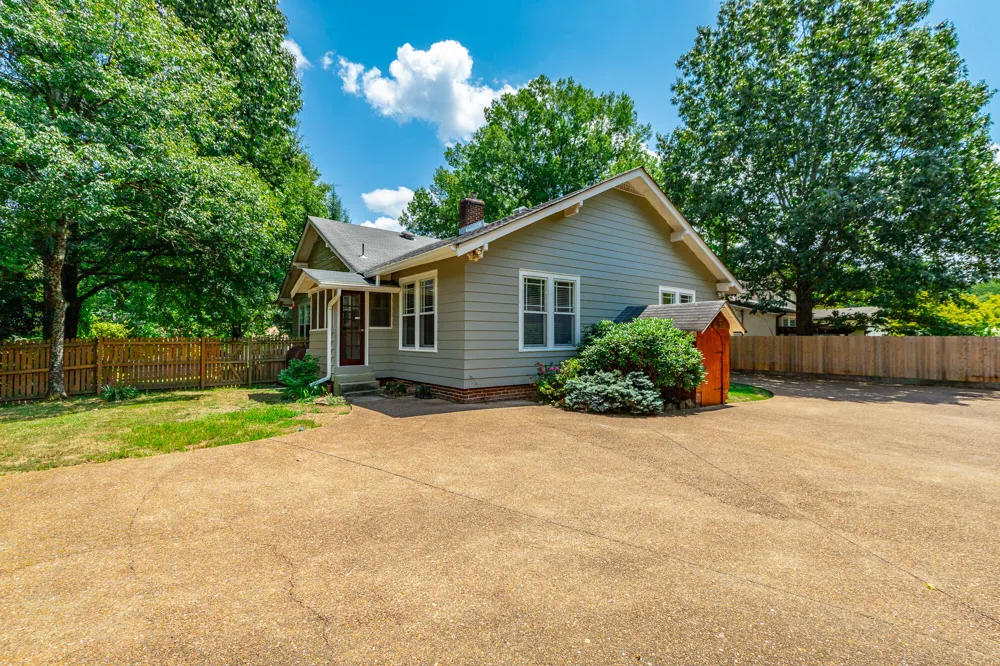 1125 S Crest Road Rossville, GA 30741