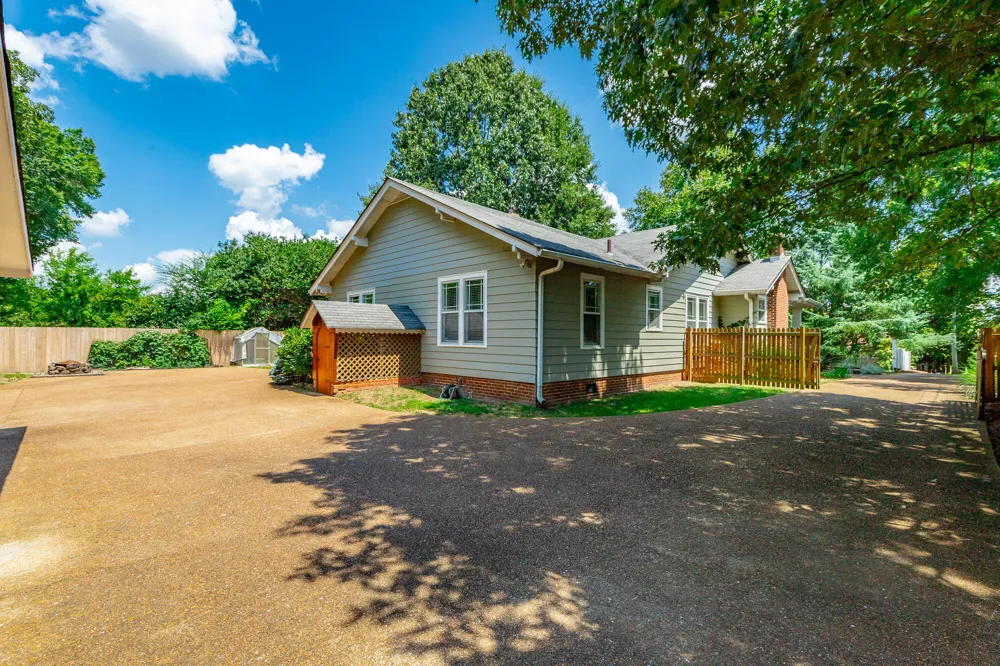 1125 S Crest Road Rossville, GA 30741