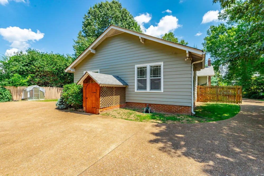 1125 S Crest Road Rossville, GA 30741