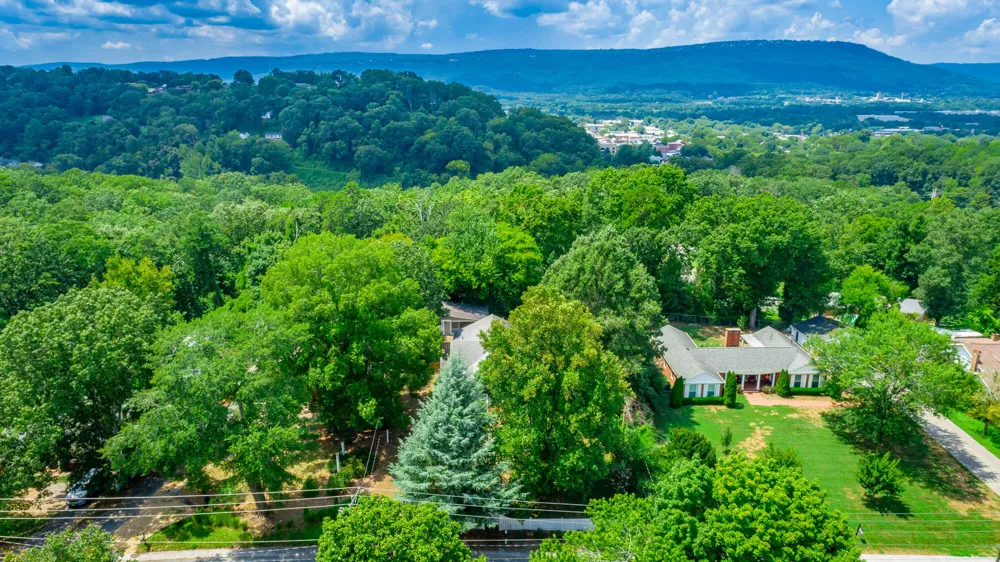 1125 S Crest Road Rossville, GA 30741