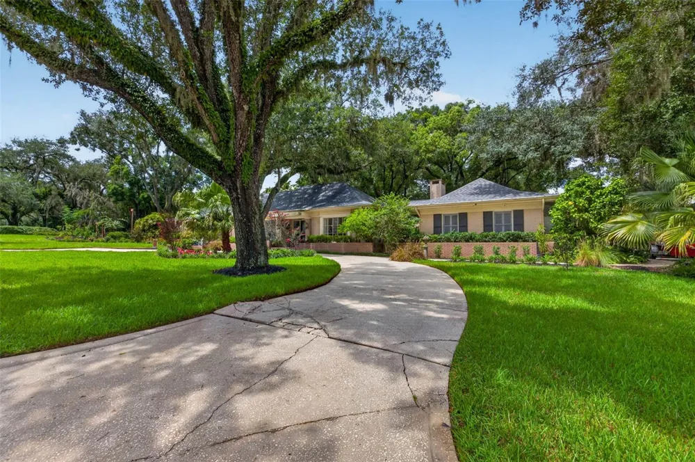 602 S RIVERHILLS DRIVE Temple Terrace, FL 33617