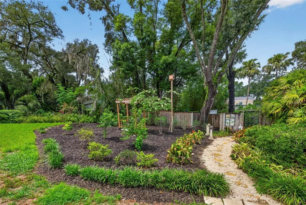 602 S RIVERHILLS DRIVE Temple Terrace, FL 33617