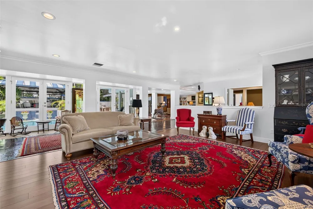 602 S RIVERHILLS DRIVE Temple Terrace, FL 33617