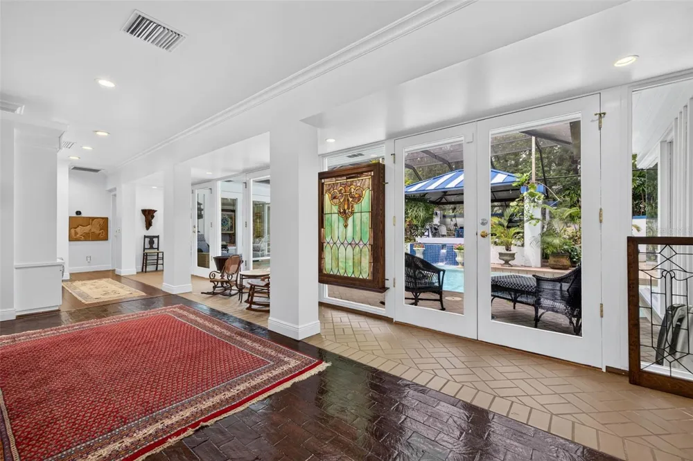 602 S RIVERHILLS DRIVE Temple Terrace, FL 33617