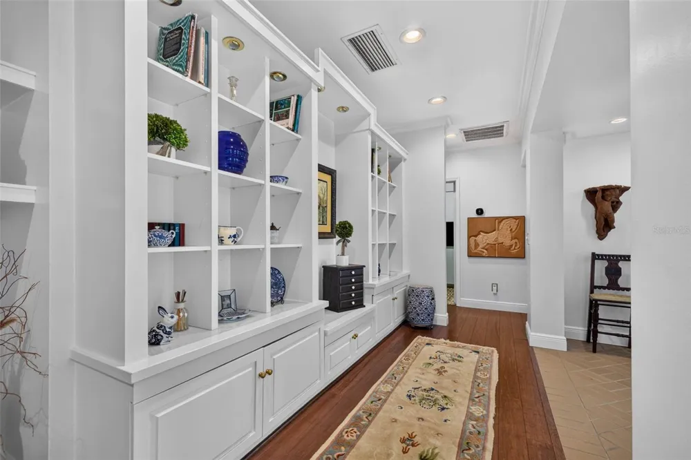 602 S RIVERHILLS DRIVE Temple Terrace, FL 33617