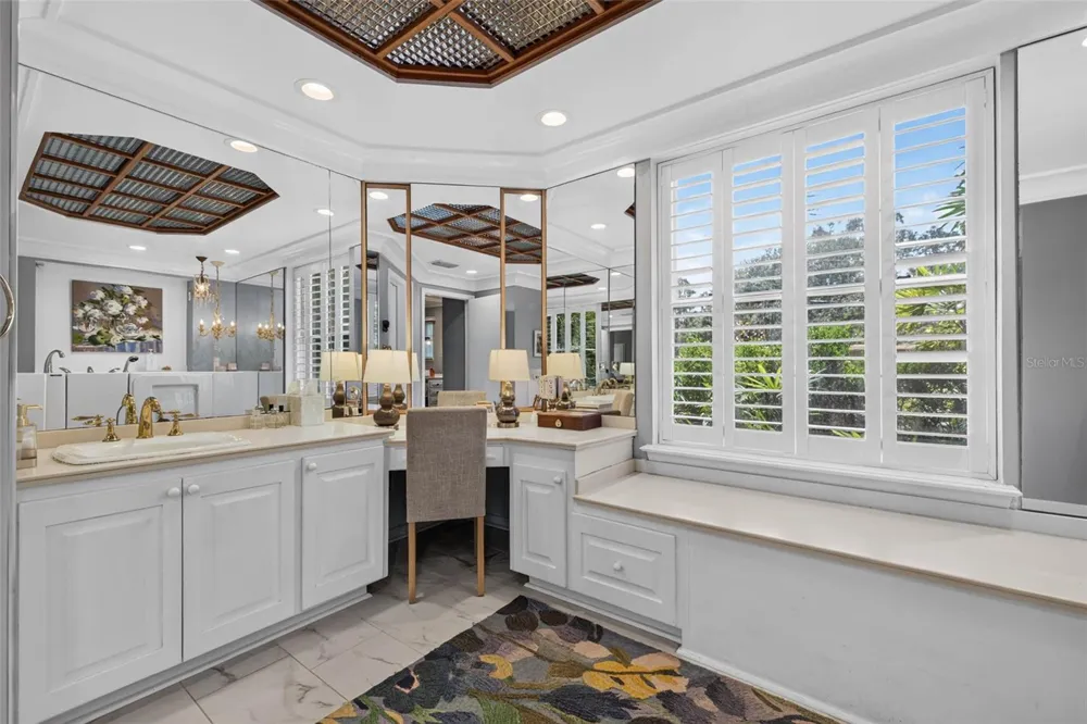 602 S RIVERHILLS DRIVE Temple Terrace, FL 33617