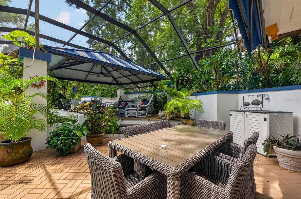 602 S RIVERHILLS DRIVE Temple Terrace, FL 33617