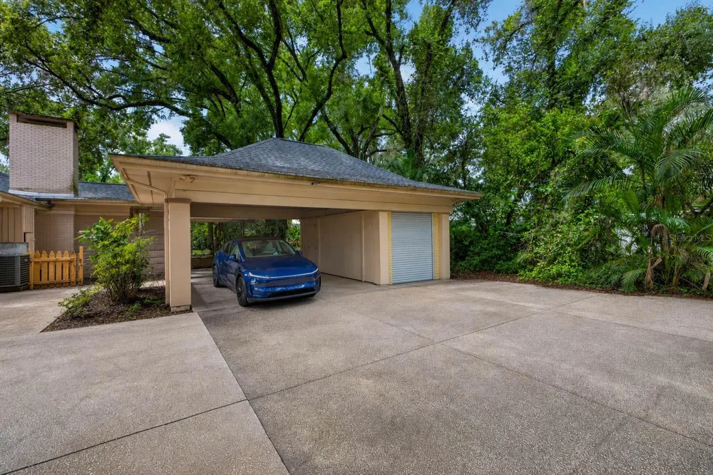 602 S RIVERHILLS DRIVE Temple Terrace, FL 33617