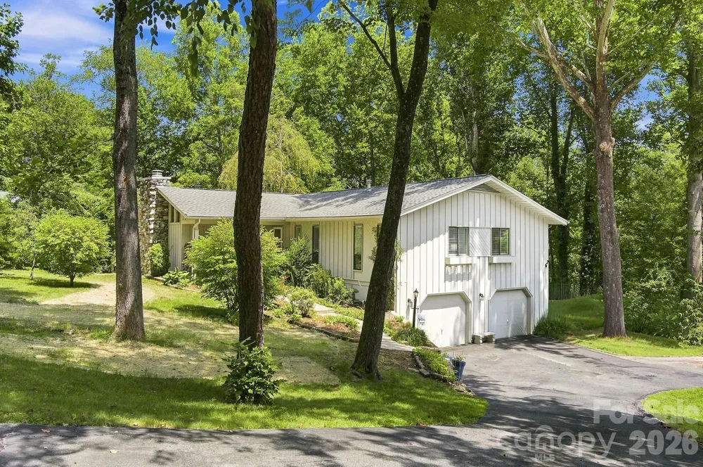 3020 Chestnut Tree Road Hendersonville, NC 28792