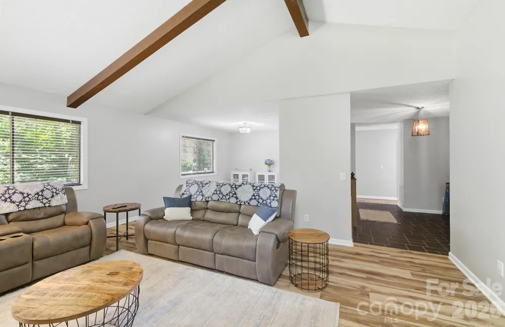 3020 Chestnut Tree Road Hendersonville, NC 28792