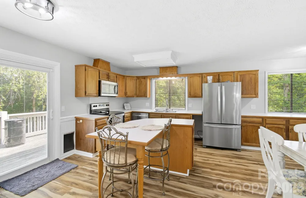 3020 Chestnut Tree Road Hendersonville, NC 28792