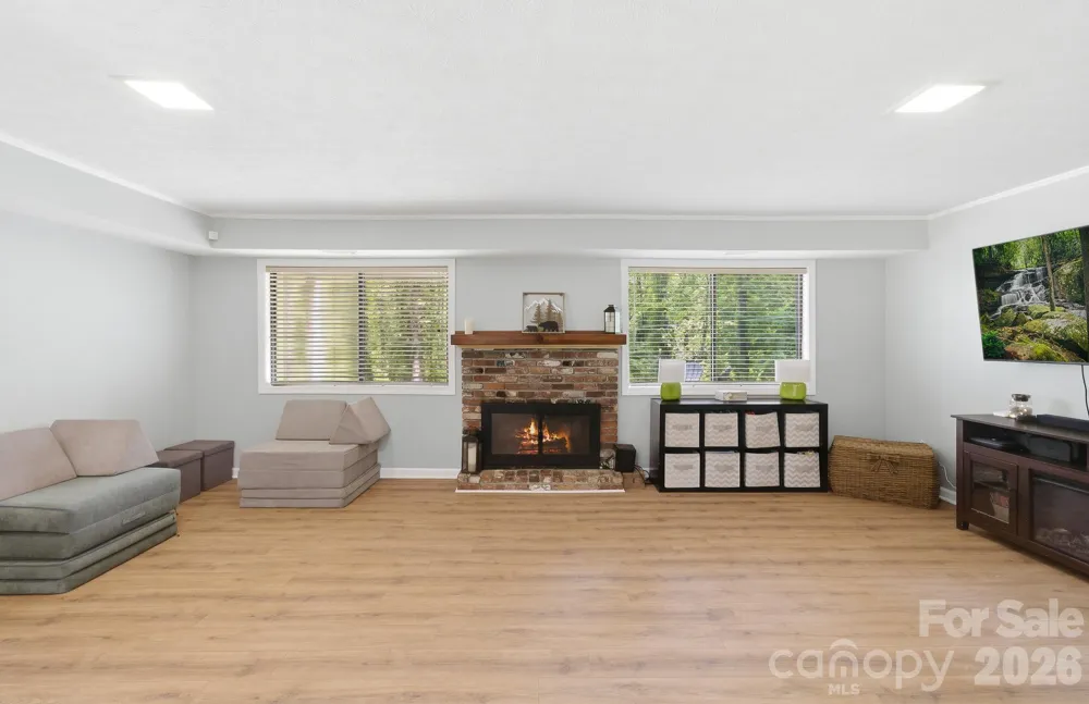 3020 Chestnut Tree Road Hendersonville, NC 28792