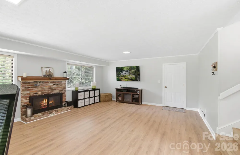 3020 Chestnut Tree Road Hendersonville, NC 28792