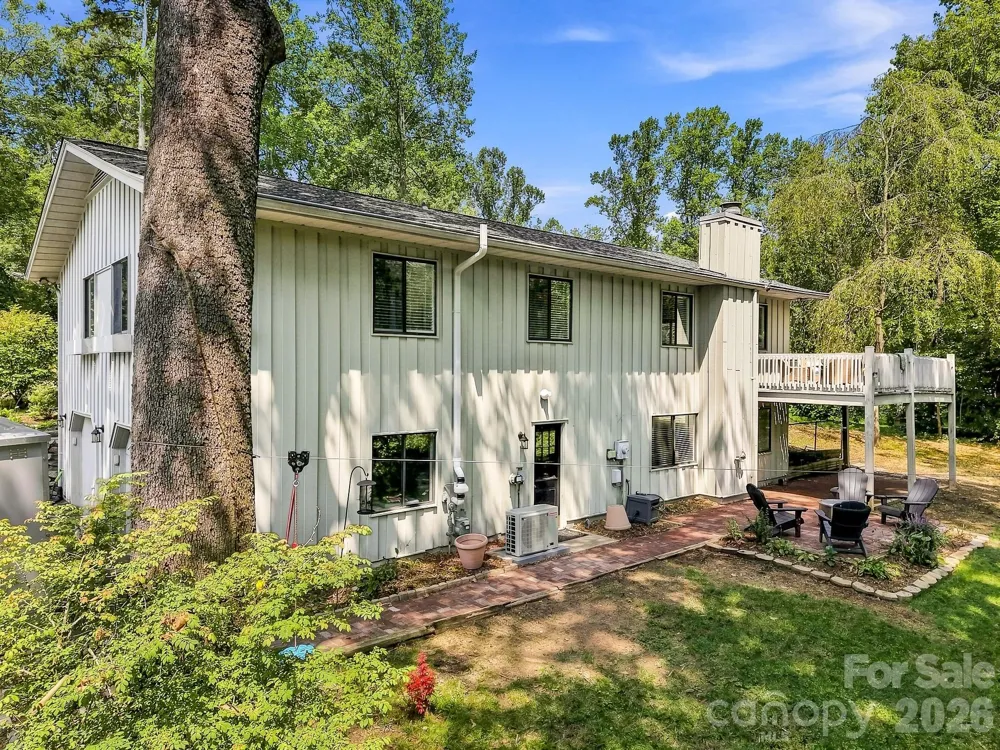 3020 Chestnut Tree Road Hendersonville, NC 28792
