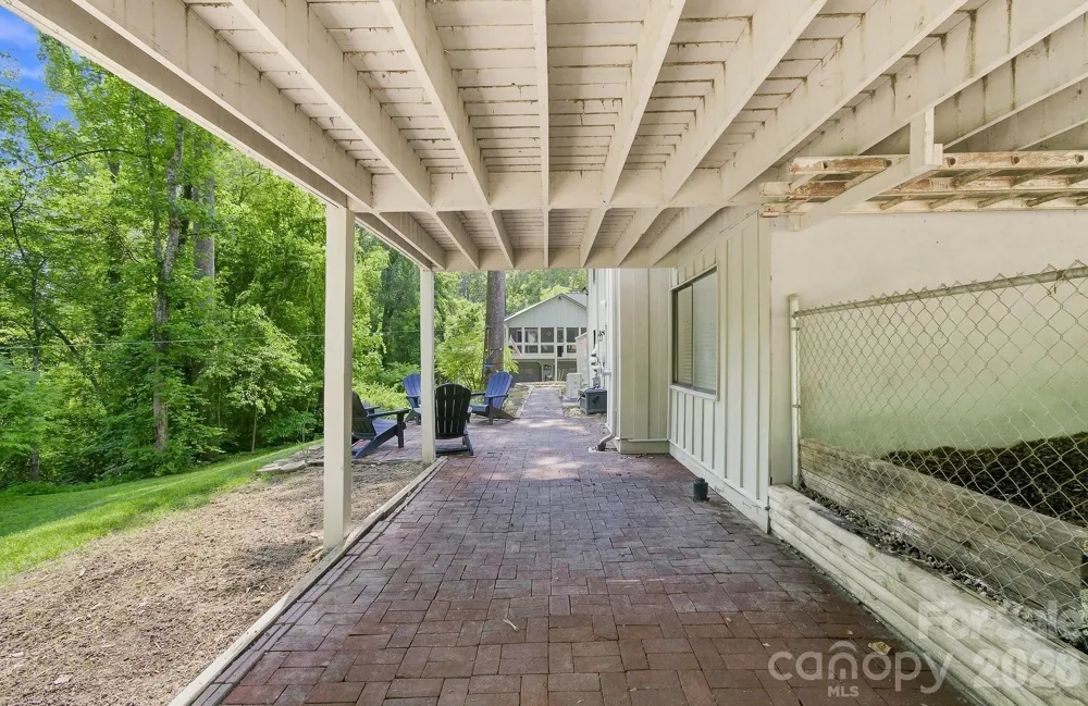 3020 Chestnut Tree Road Hendersonville, NC 28792