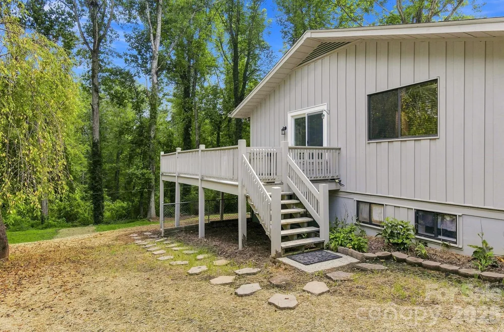 3020 Chestnut Tree Road Hendersonville, NC 28792