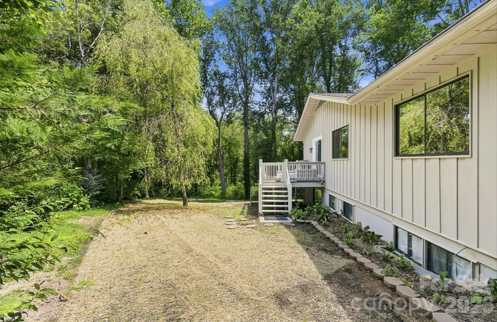 3020 Chestnut Tree Road Hendersonville, NC 28792