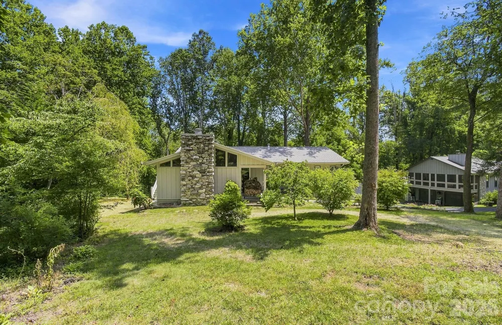 3020 Chestnut Tree Road Hendersonville, NC 28792