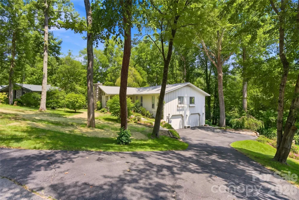 3020 Chestnut Tree Road Hendersonville, NC 28792