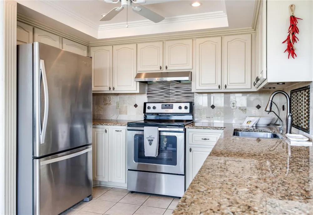 6104 PALMA DEL MAR BOULEVARD S #404 St Petersburg, FL 33715