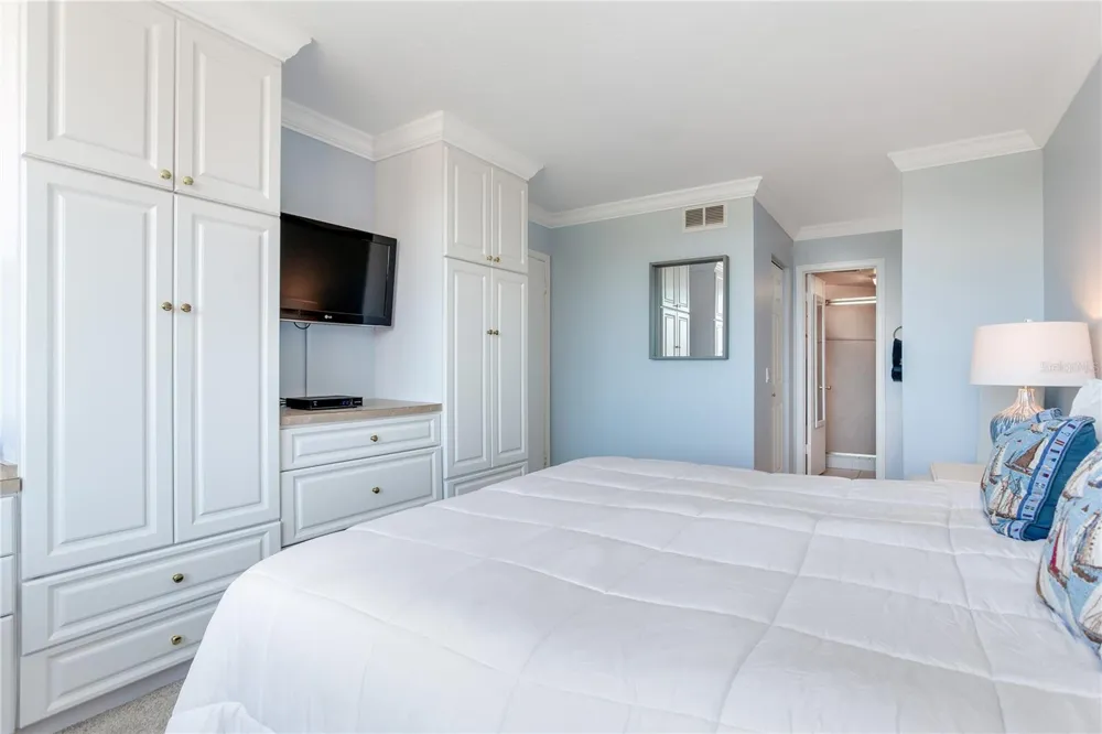 6104 PALMA DEL MAR BOULEVARD S #404 St Petersburg, FL 33715