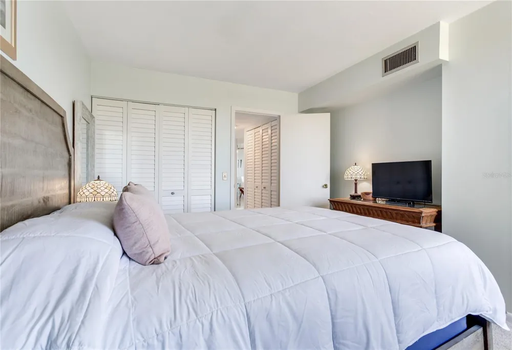 6104 PALMA DEL MAR BOULEVARD S #404 St Petersburg, FL 33715