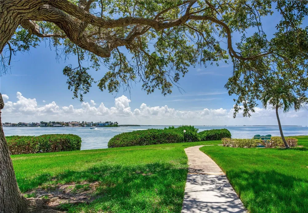 6104 PALMA DEL MAR BOULEVARD S #404 St Petersburg, FL 33715