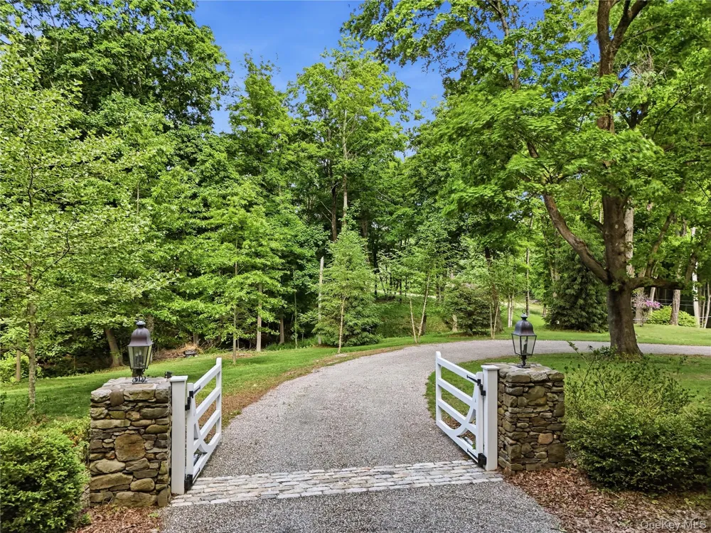 392 Old Quaker Hill Road Pawling, NY 12564