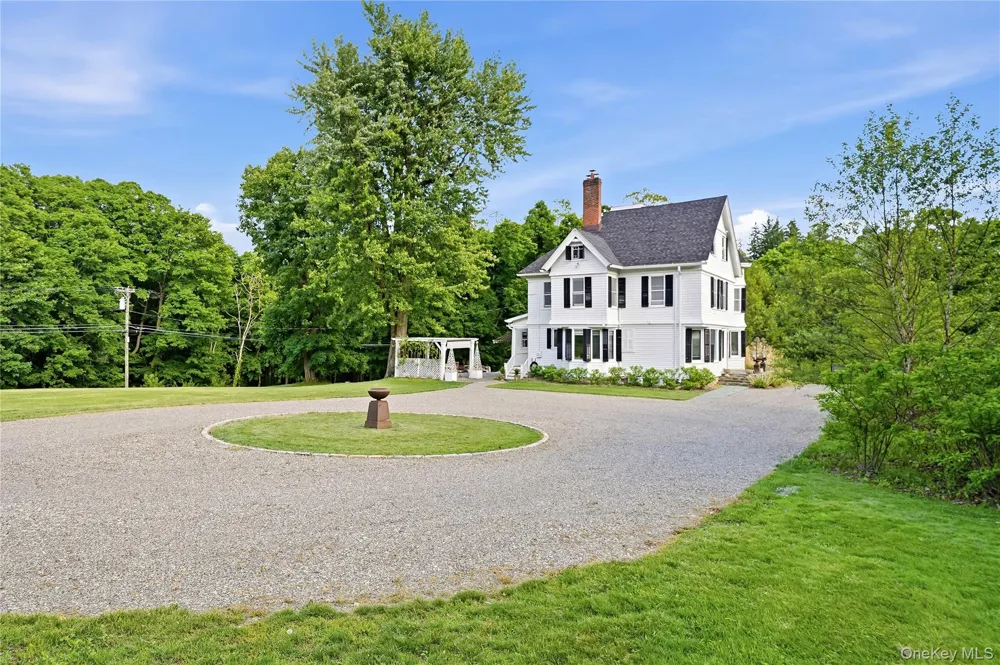 392 Old Quaker Hill Road Pawling, NY 12564
