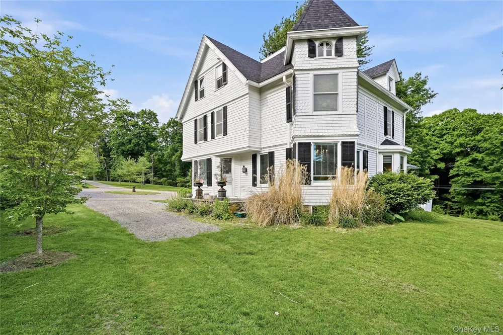 392 Old Quaker Hill Road Pawling, NY 12564