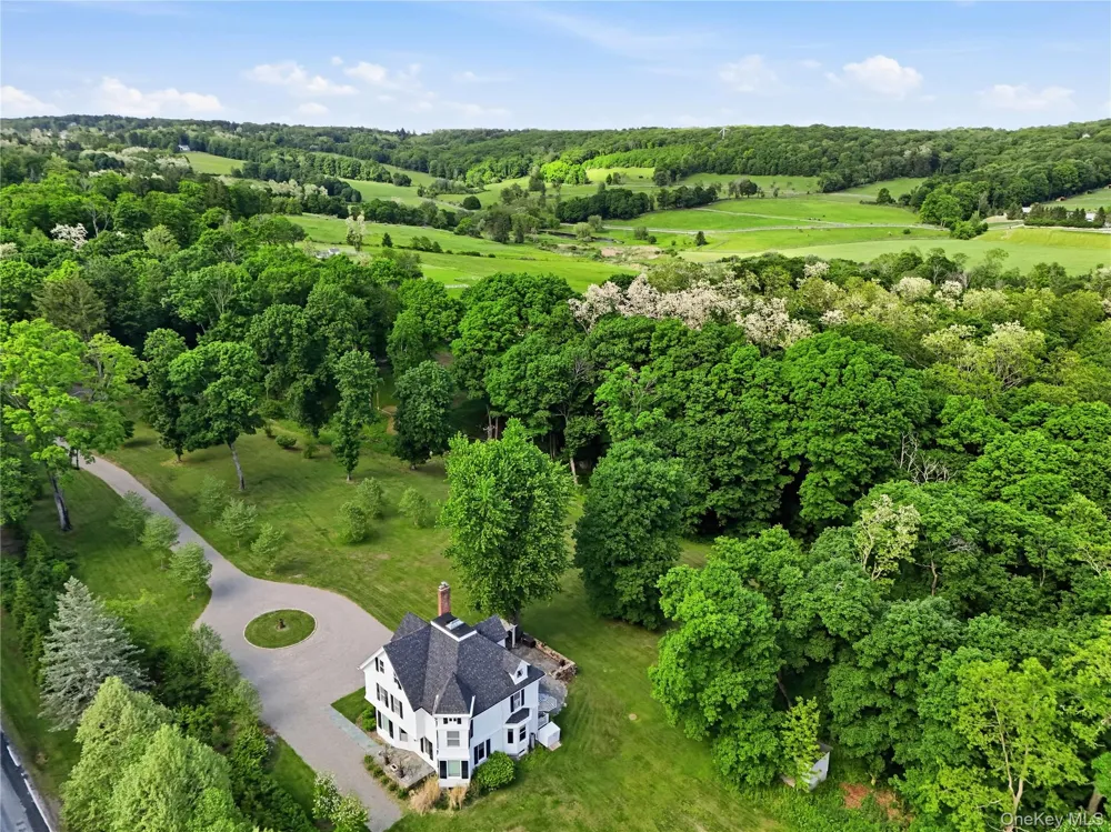 392 Old Quaker Hill Road Pawling, NY 12564