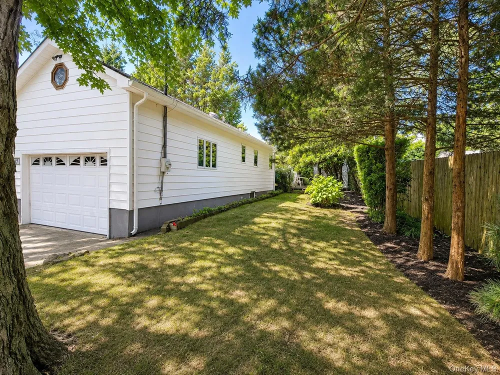 67 King Road Rocky Point, NY 11778
