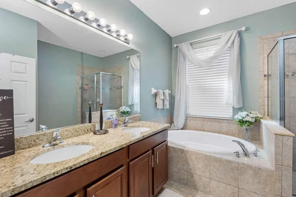 15913 OAKLEAF RUN DRIVE Lithia, FL 33547