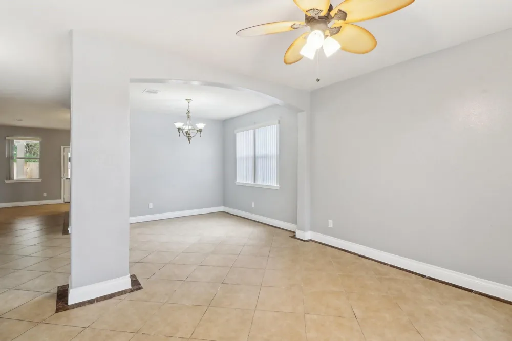 10038 Yolandita Houston, TX 77075